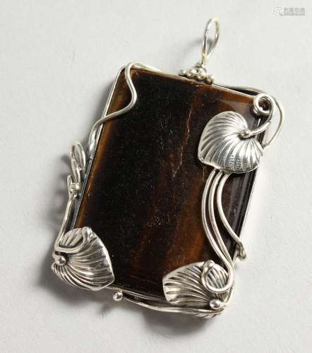 A SILVER AND TIGER'S EYE PENDANT.