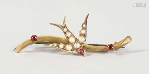 AN EDWARDIAN GOLD, PEARL AND RUBY SET BROOCH.