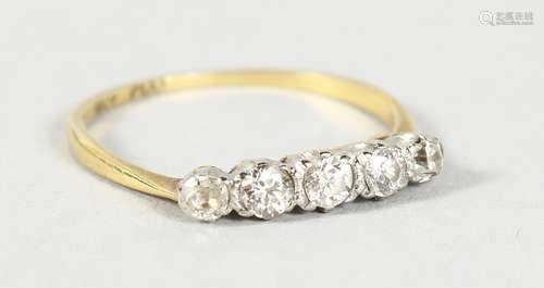 AN 18CT GOLD FIVE STONE DIAMOND RING.