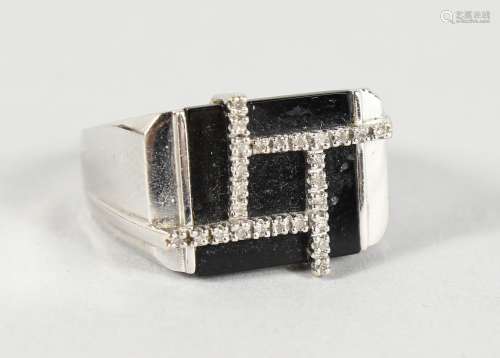 AN 18CT WHITE GOLD ONYX RING.