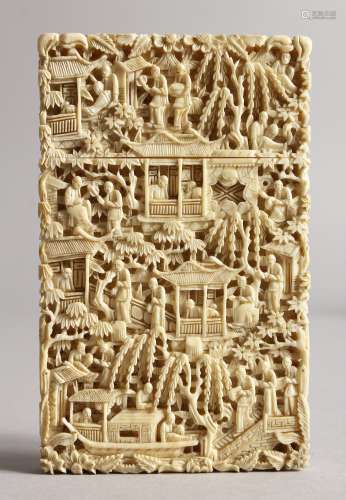 A SUPERB QUALITY CANTON CARVED IVORY CALLING CARD CASE, with numerous figures, trees and