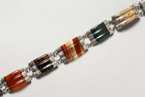 A SCOTTISH SILVER AND AGATE BRACELET.