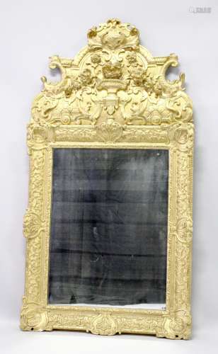 A VERY GOOD 18TH CENTURY GILT FRAME PIER MIRROR, with carved, gesso and gilded frame, the ornate