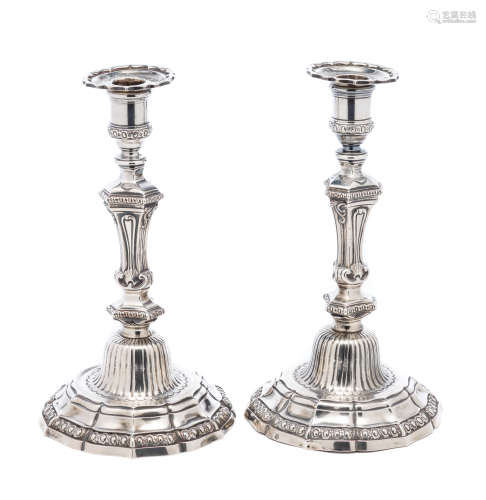 A PAIR OF FRENCH SILVER CANDLESTICKS, ANTOINE LUCAS, PARIS, 1781