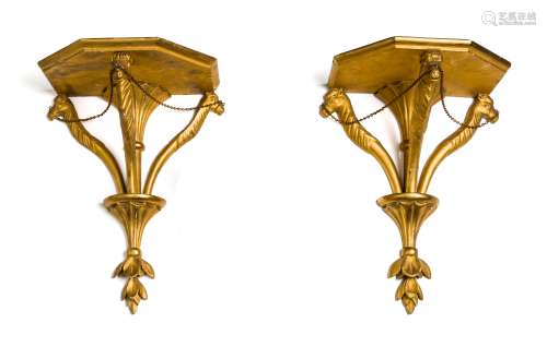 □ A PAIR OF 'GOUT TURC' GILTWOOD WALL BRACKETS, FRENCH, CIRCA 1800