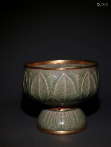 A Chinese Porcelain Yaozhou Kiln Lotus Cup