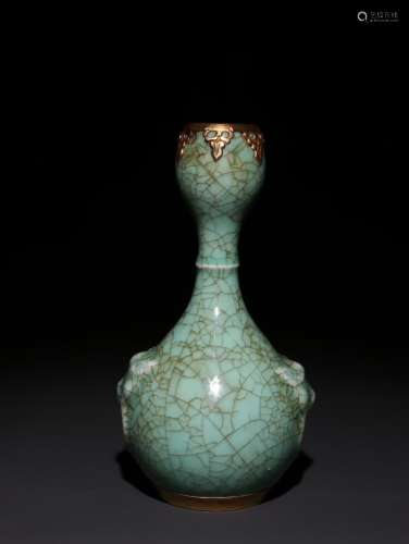 A Chinese Porcelain Jun Kiln Garlic Vase