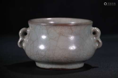 A Chinese Porcelain Ge Kiln Censer
