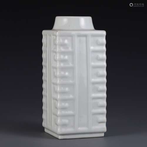 A Chinese Porcelain White Glazed Zong Vase