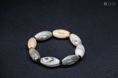 A Tibetan Agate Bracelet