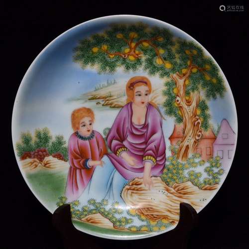 A Chinese Porcelain Enameled Figure Plate