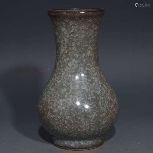 A Chinese Porcelain Guan Kiln Vase