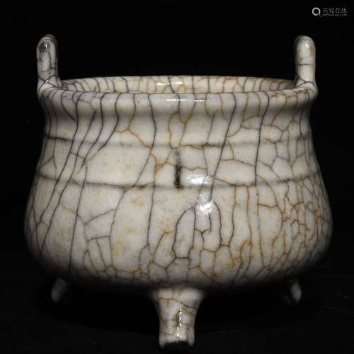 A Chinese Porcelain Ge Kiln Tripod Censer