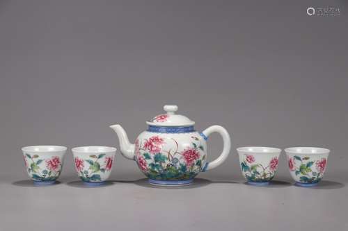 Set Of Chinese Porcelain Enameled Teapot&Cups