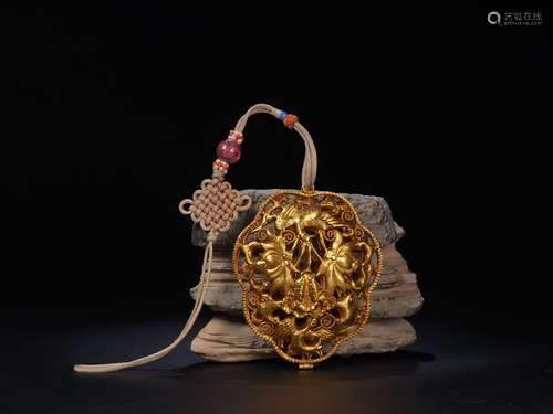 A Chinese Gilding Sachet