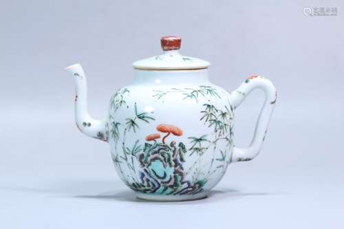 A Chinese Porcelain Famille Rose Pot