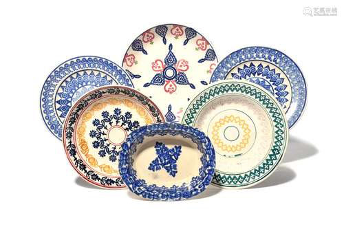 Six spongeware plates and dishes 19th/20th century, including a small oval pie dish with a