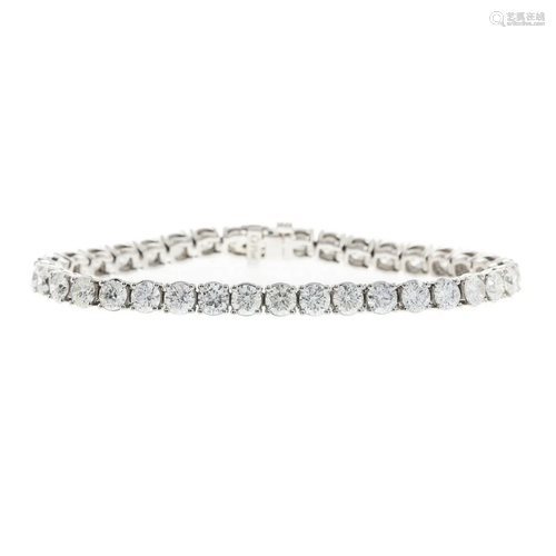 An Impressive 12.91 ctw Diamond Tennis Bracelet