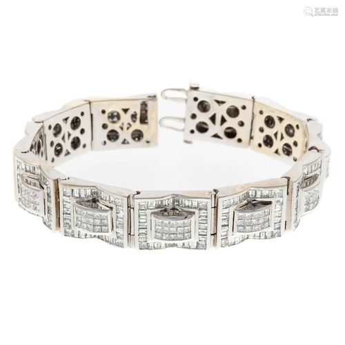 A 23.00 ctw Diamond Wide Link Bracelet in 14K