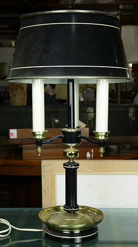 A contemporary black tole decorated bouillotte lamp