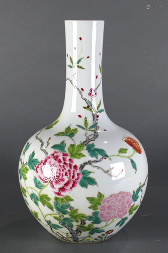 Chinese Famille Rose vase