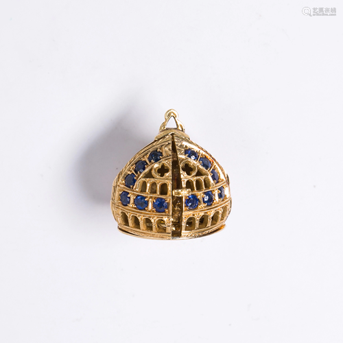 An eighteen karat gold and sapphire charm, Gioielleria