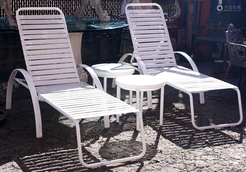 (lot of 4) White patio furniture suite