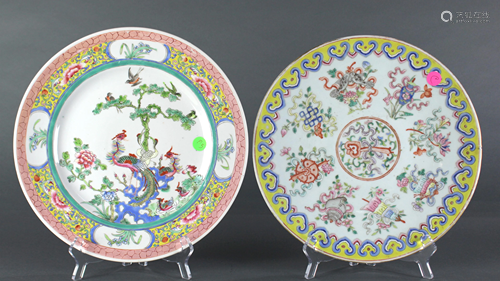 (lot of two) Chinese Famille Rose plates