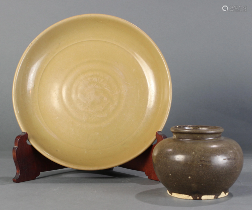 A lot of two Chinese brown glazed ceramics