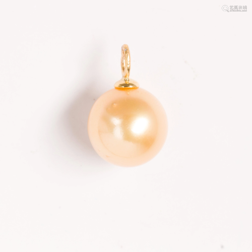 A South Sea pearl and fourteen karat gold pendant