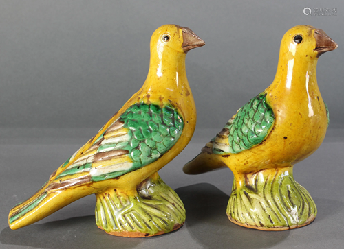 A pair of Chinese Export figures of pigeons