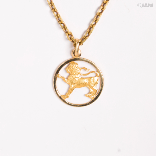 An eighteen karat gold pendant necklace