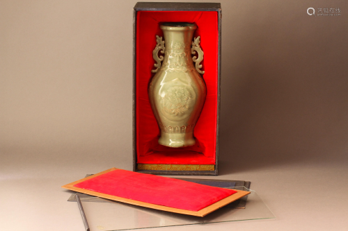 A Longquan Celadon-Glazed Quatrefoil Vase