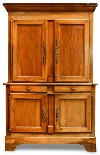 A French Provincial linen press