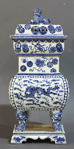 A Blue and White 'Dragon' Censer