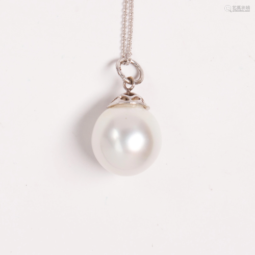 A South Sea pearl and fourteen karat white gold pendant