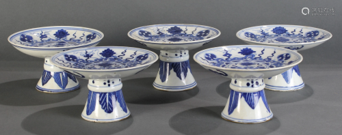 A lot of (5) Chinese blue and white footed dishes