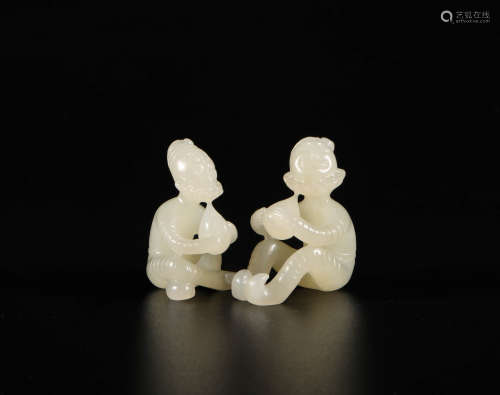 A Pair of HeTian Jade Human Statue from Qing清代和田玉胡人獻壽一對