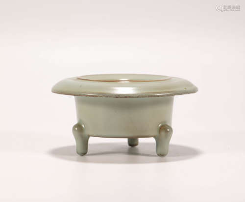 Three Footed Green Porcelain Censer from Song宋代三足青瓷香爐