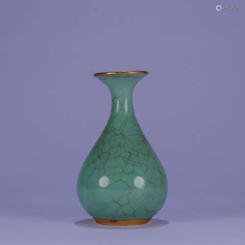 A Chinese Porcelain Ge Kiln Vase