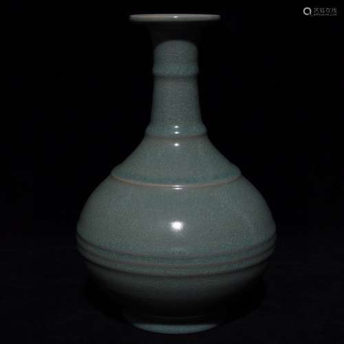 A Chinese Porcelain Ru Kiln Vase