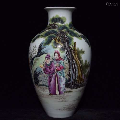 A Chinese Porcelain Famille Rose Figure Vase