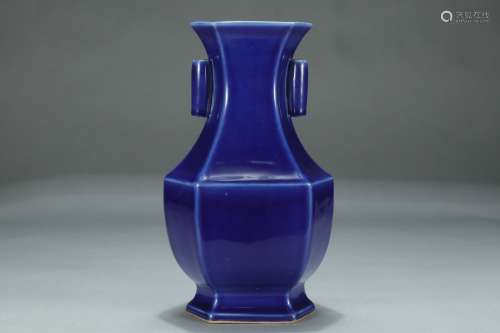A Chinese Porcelain Blue Glazed Vase