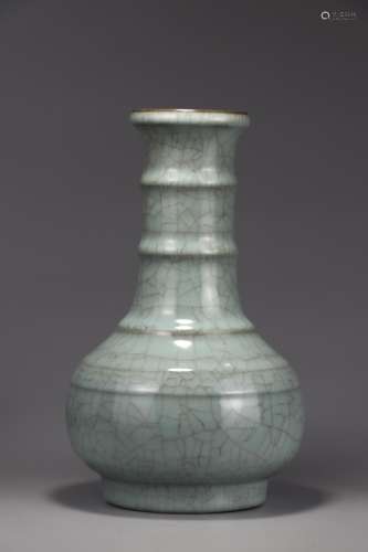 A Chinese Porcelain Guan-Style Long-Neck Vase