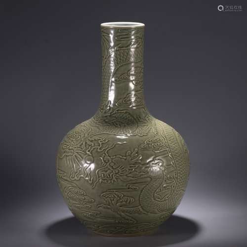 A Chinese Porcelain Pea-Green Glazed Vase