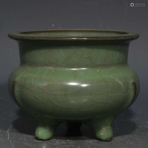 A Chinese Porcelain Guan Kiln Censer