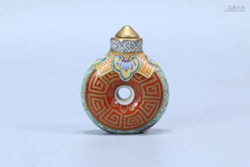 A Chinese Porcelain Famille Rose Snuff Bottle