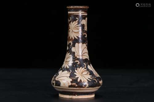 A Chinese Porcelain Jizhou Kiln Neck Vase