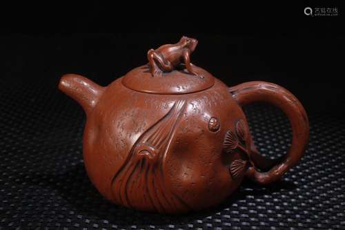 A Chinese Zisha Teapot