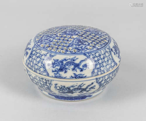 Chinese Export Blue & White Covered Box